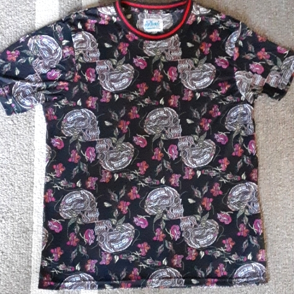 Skull and Roses - Picture 1 of 6